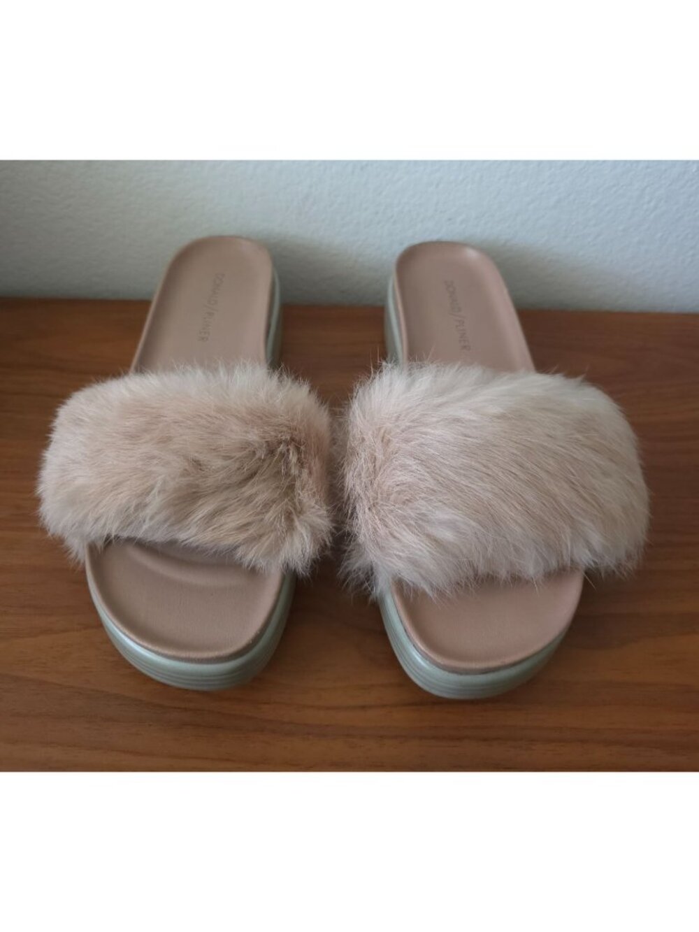 Donald Pliner Pink Rabbit Fur Chunky Platform Slides Sandals Women's Sz 7.5M - Picture 2 of 12